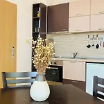 Apartello Premier - Sea & Pool View - شقة
